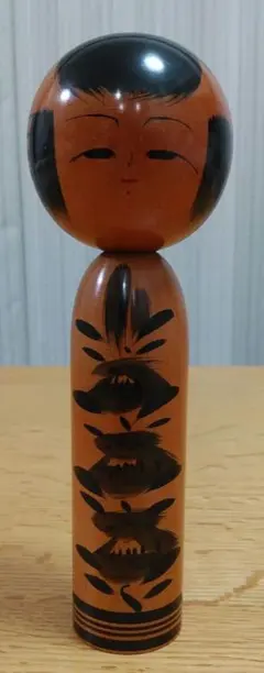 伝統的な木製こけし