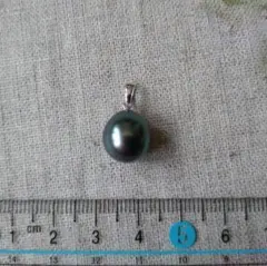 K14WG タヒチ黒蝶真珠ペンダントトップ
