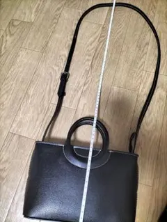 ZARA ブラックショルダーバッグ ハンドル付き