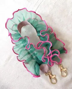 ピンク×グリーンネオン系フリル　ハンドストラップ　スマホストラップ