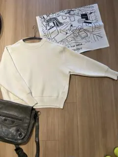 プルミエアロンディスモン　ホワイト クルーネック ニットセーター