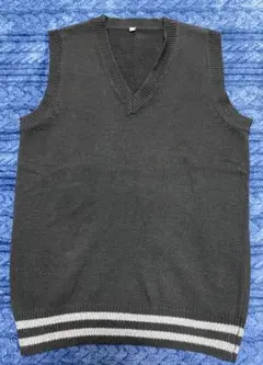 黒のニットベスト Vネック