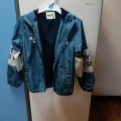 青色フード付きジャケット