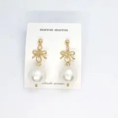 リボンチャーム×ホワイトコットンパール　ピアス　イヤリング