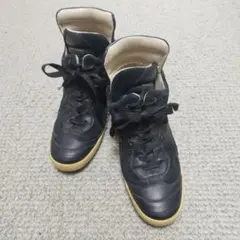 PUMA　黒 レザー ハイカットスニーカー