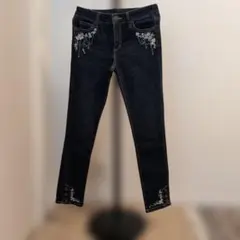 刺繍入りダークブルースキニーデニム