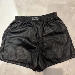 ブラック合成皮革ハーフパンツ レザーパンツ