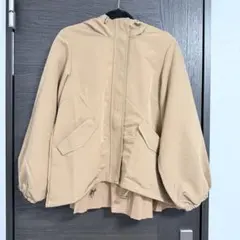 ベージュ フード付き プリーツジャケット