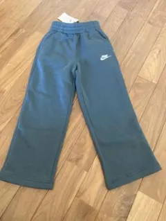 新品未使用Nike スタンダードフィット ロングパンツ