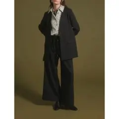 新品！アンプル Ample Vネックノーカラー ジャケット 9号 ダークブラウンのサムネイル