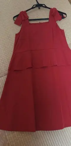赤いノースリーブ　ワンピースのサムネイル