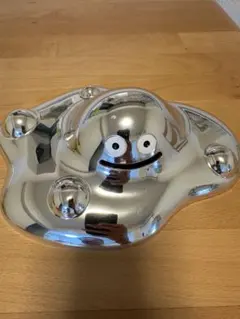 ドラゴンクエスト メタルキング ベル付きフィギュア 宝箱 小物入れ