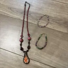 多色ビーズのネックレスとブレスレットセット