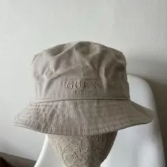 GUESS ベージュ バケットハット大人盆帽バケツキャップ