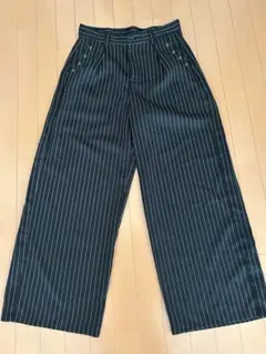 ストライプスラックス