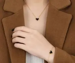 大人可愛い❣️ブラックとゴールド ハート型ネックレスセット