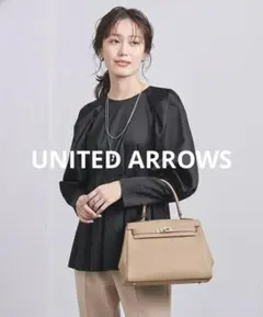 ユナイテッドアローズ　タックフレアシルエットブラウス　ブラック