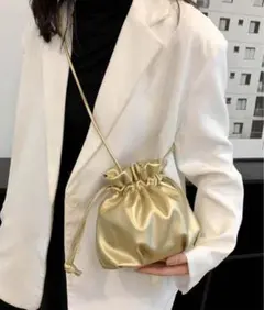 メタリック巾着型　ミニバッグ ショルダーバッグ ゴールド