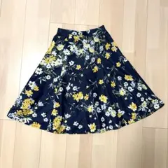 ジャスグリッティー　スカート　花柄　フレアのサムネイル