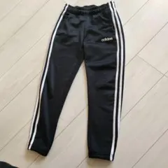 adidas 3本ライン 黒パンツ 140cm