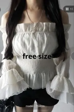 オフショルダー フリル ホワイトブラウスのサムネイル
