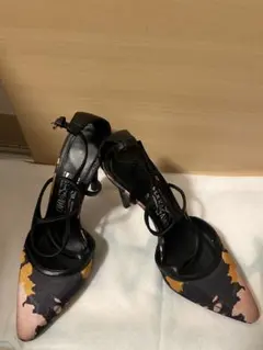 Ferragamo ハイヒール 黒・オレンジ・黄色