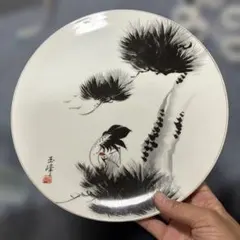 【新品未使用】有田焼 玉峰作 飾り皿 大皿（松と鶴・水墨画風）直径26cm