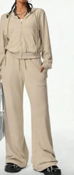 ベージュ フード付きセットアップ