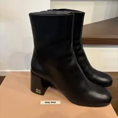 MIU MIU レザー ショートブーツ　37サイズのサムネイル