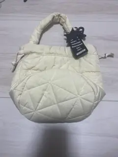 クリーム色キルティングハンドバッグ