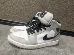 Nike Air Jordan 1 Mid ホワイト/グレー/ブラック