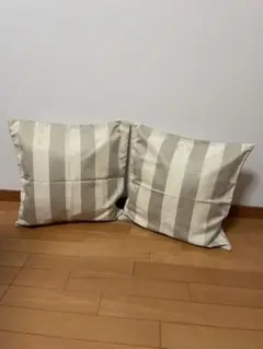 IKEAベージュとホワイトのストライプクッションカバー2個セット