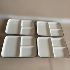 角皿　仕切り有りプラスチック製　 赤2枚　青2枚　合計4枚 東急ハンズで購入