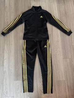 adidas 黒/金 上下ジャージセット　150(140可)