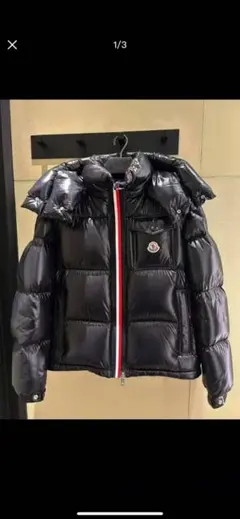 MONCLER フード付きブラックダウンジャケット
