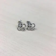 150円値引き　フラワーモチーフピアス&ペンダントトップ2点セット