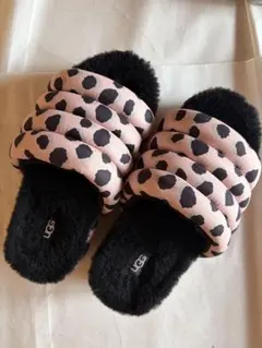 UGG パデッドサンダル レオパード柄のサムネイル