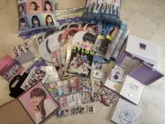 アイドルグッズセット サイン入りカード・バッジ・雑誌など