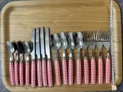 カトラリーセット16点　赤白　ギンガムチェック柄