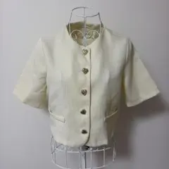 Dazy ノーカラージャケット クリーム色 ハートボタン 半袖 トップスのサムネイル