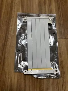 PCIE 4.0対応 白色ライザーケーブル 20cm 180°