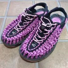 KEEN UNEEKサンダル 編み上げデザイン ブラック/ピンク/ブルー KEEN UNEEKサンダル 編み上げデザイン ブラック/ピンク/ブルー - メルカリ