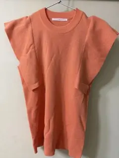 KBF　ノースリーブ　フレア　オレンジ　ニット　トップス