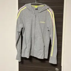adidasパーカーのサムネイル