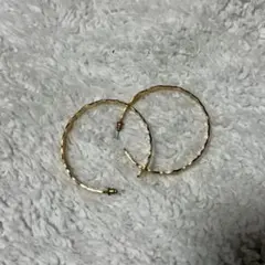 ゴールドツイストデザインフープピアス