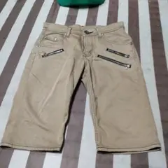 Lee ベージュ ショートパンツ ジッパーポケット付き