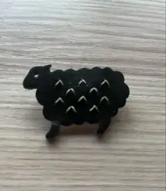 レザーの羊のブローチ