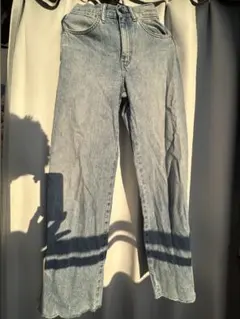 ライトブルーストレートレッグデニム