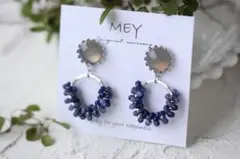 ＊柔らかい輝きのグレーオニキスとソーダライトのつぶつぶリースのスタッドピアス＊