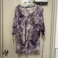 紫色の抽象的なパターンのチュニック